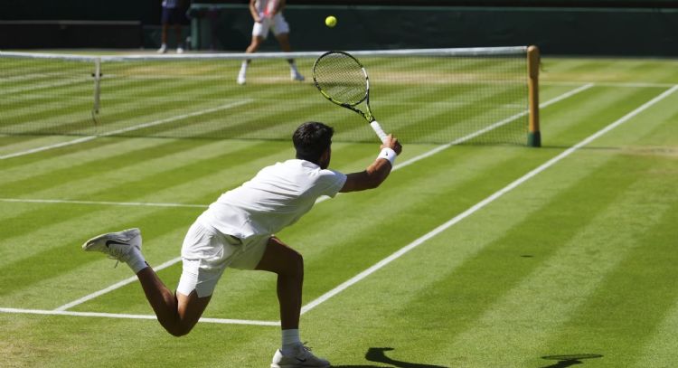 El dos veces campeón defensor Carlos Alcaraz vence a Taylor Fritz y regresa a la final de Wimbledon
