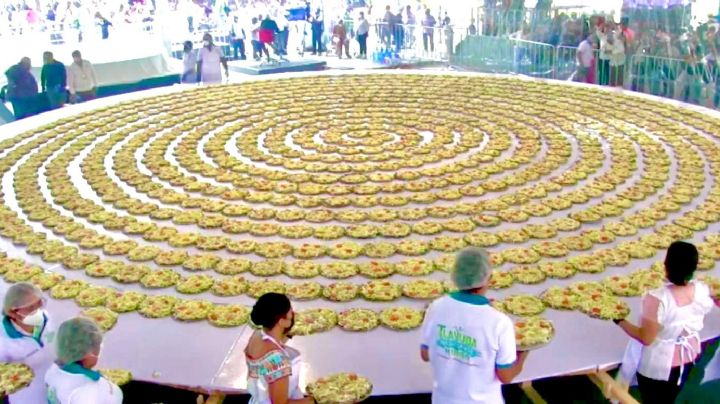El Récord Guinness a la tlayuda más grande desata burlas en Oaxaca
