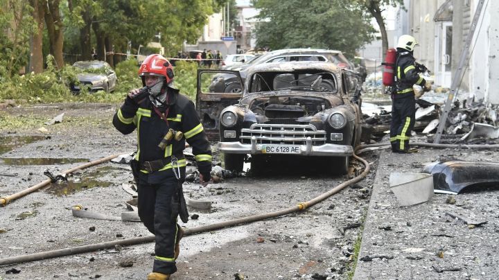 Ataques con drones, misiles de crucero y bombas rusos dejan al menos 6 muertos en Ucrania