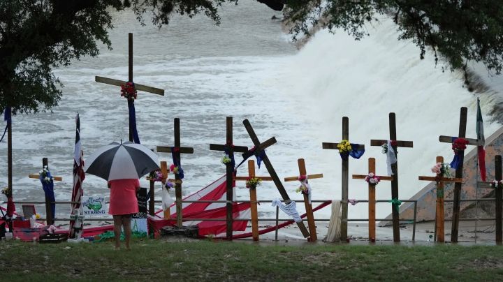 Suspenden búsqueda de víctimas de inundaciones en Texas debido a fuertes lluvias