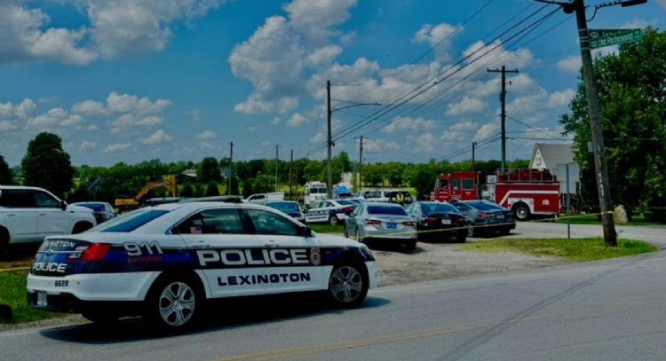 Mueren dos mujeres durante tiroteo en iglesia de Kentucky; presunto agresor es abatido