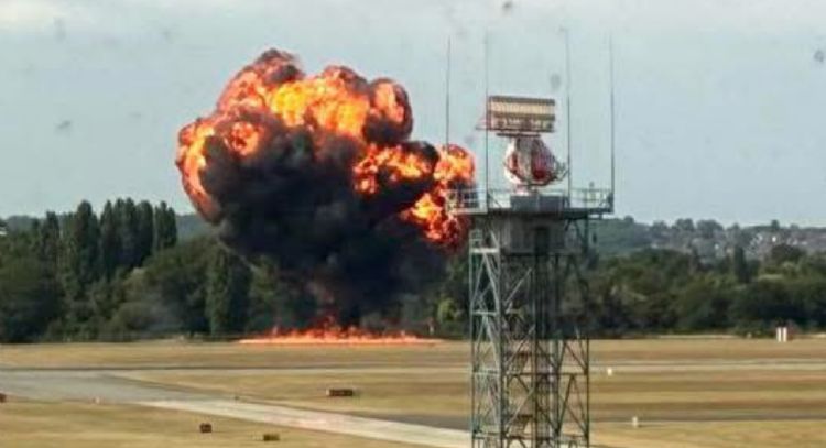 Se estrella avioneta en aeropuerto al este de Londres (Video)