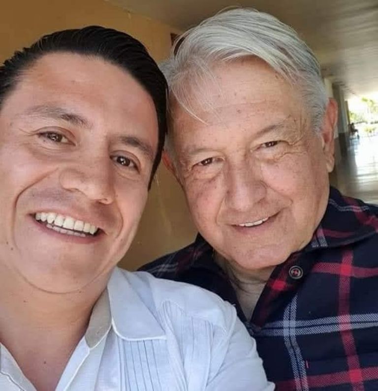 Ulises Bravo y AMLO. Foto: Especial