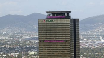 Pemex pide volver a endeudarse por un monto de casi 3.8 mil millones de dólares