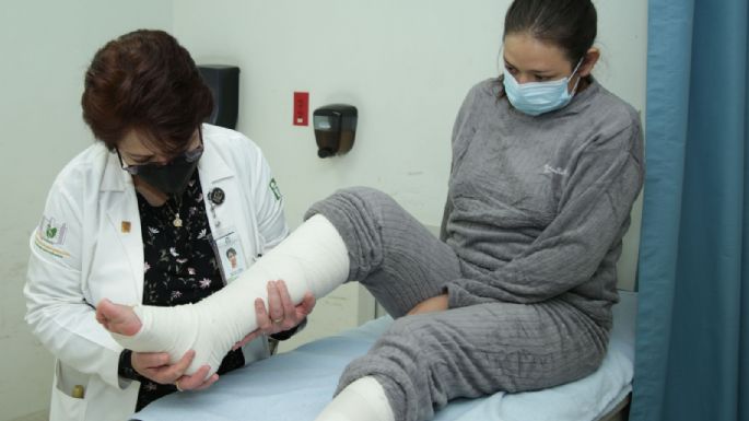 Mujer sobrevive a mordedura de serpiente a pesar de ser diagnosticada erróneamente