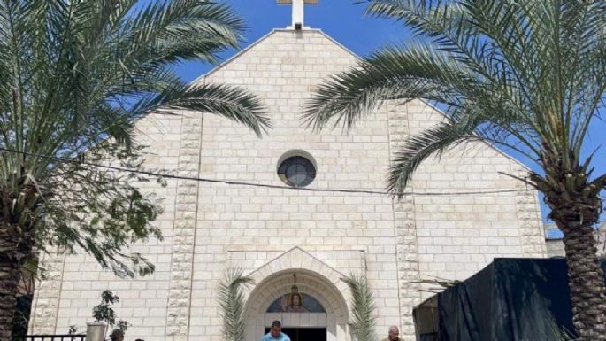 Israel ataca la única iglesia católica de la Franja de Gaza; hay dos muertos y un cura herido