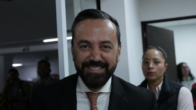 Está escribiendo un libro: Arturo Ávila ante ausencia de Monreal por caso de Bermúdez Requena