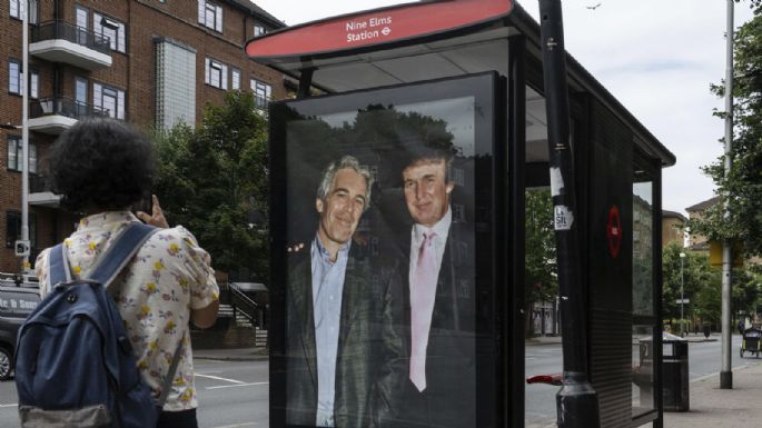 Trump envió carta de cumpleaños a Jeffrey Epstein con supuesto contenido sexual, asegura WSJ