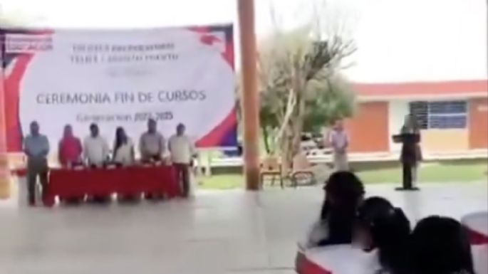Alumna de preparatoria denuncia acoso sexual en clausura de cursos; detienen a maestro