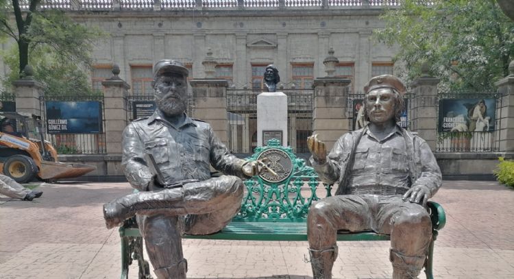 Alcaldía Cuauhtémoc retira escultura de Fidel Castro y del “Che” Guevara