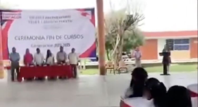 Alumna de preparatoria denuncia acoso sexual en clausura de cursos; detienen a maestro
