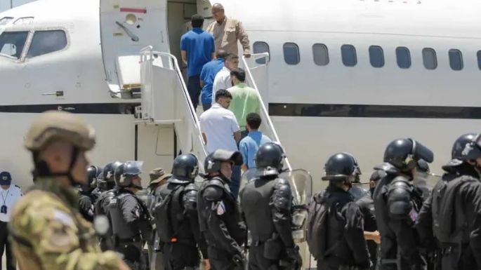 ¿Quiénes son los migrantes y presos liberados en el canje entre Trump y Maduro?