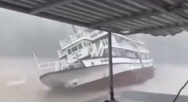 Vuelca un barco turístico con más de 50 personas a bordo; hay al menos 34 muertos (Video)