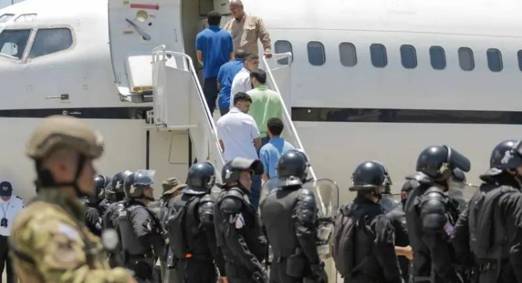¿Quiénes son los migrantes y presos liberados en el canje entre Trump y Maduro?
