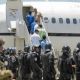 ¿Quiénes son los migrantes y presos liberados en el canje entre Trump y Maduro?