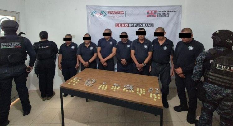 Detienen a policías de Frontera Comalapa; los acusan de vender droga