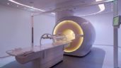 Foto ilustrativa de la nota titulada: Hombre muere al ser succionado por máquina de resonancia magnética; llevaba una cadena en su cuello