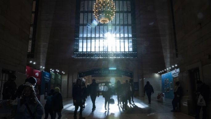Hombre que apuñaló a turistas en estación de tren de Nueva York recibe 26 años de prisión