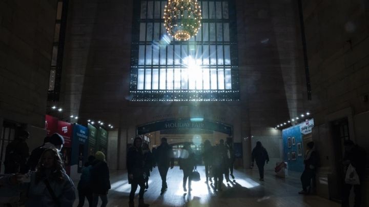Hombre que apuñaló a turistas en estación de tren de Nueva York recibe 26 años de prisión