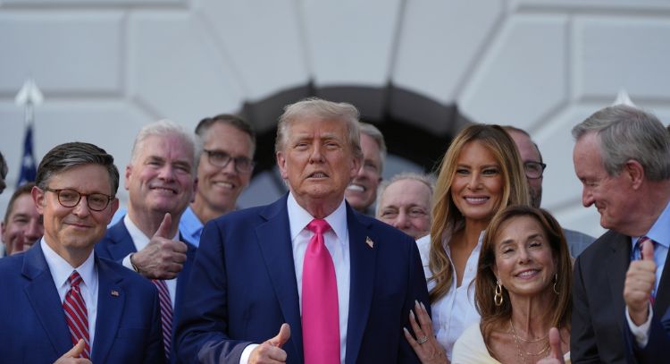 Solo uno de cada cuatro adultos en EU dice que políticas de Trump los han beneficiado
