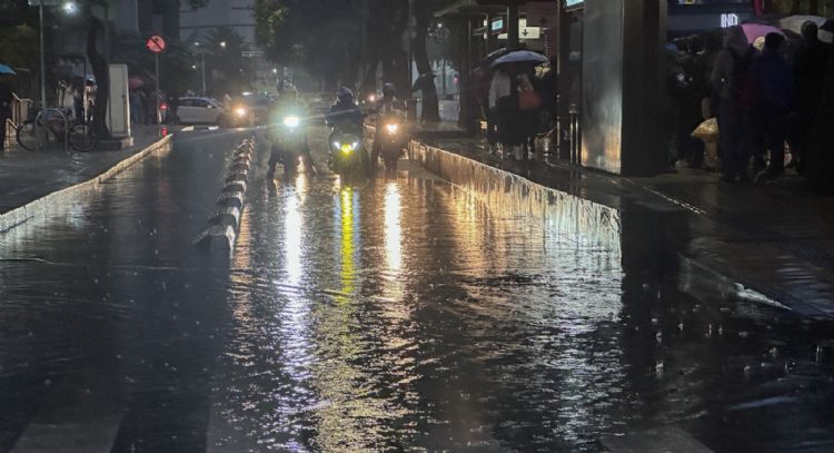 Lluvias fuertes e intensas y chubascos pegarán entre lunes y jueves a los siguientes estados