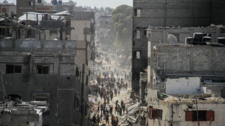Mueren 25 palestinos por ataques de Israel contra desplazados y personas que esperaban ayuda en Gaza