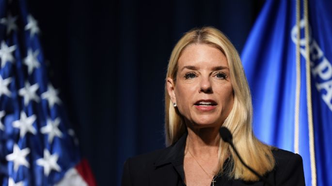 Exigen comparecencia de Pam Bondi tras nueva revelación sobre Trump y Epstein