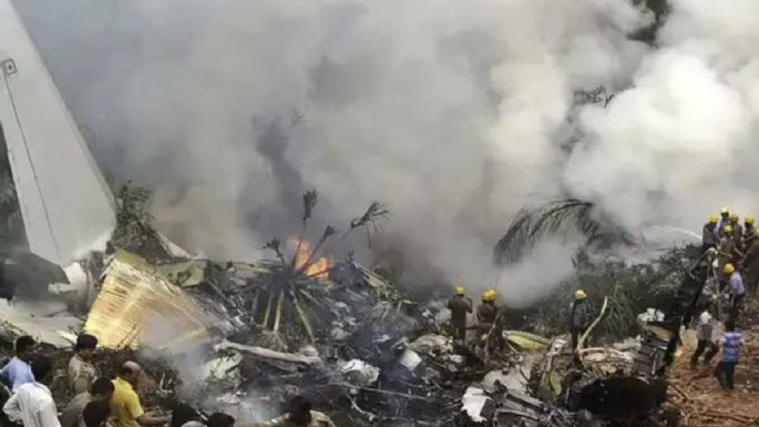 Mueren cerca de 50 personas tras estrellarse un avión en el este de Rusia