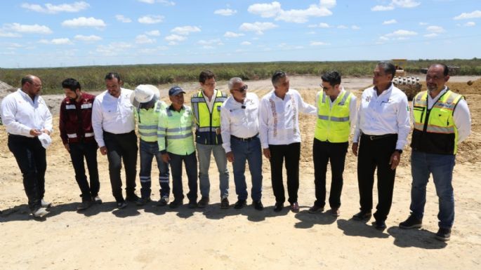Entrega gobernador de Tamaulipas nuevos vehículos para seguridad pública