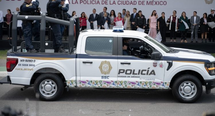Brugada entrega 3 mil 500 patrullas nuevas; serán distribuidas a las 16 alcaldías