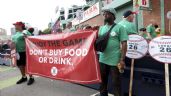 Foto ilustrativa de la nota titulada: Vendedores de cerveza y alimentos en huelga en Fenway Park durante serie de los Dodgers vs. Red Sox