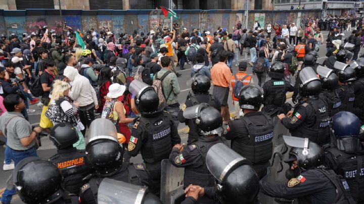 Policías evitan que la tercera manifestación contra la gentrificación llegara a embajada de EU