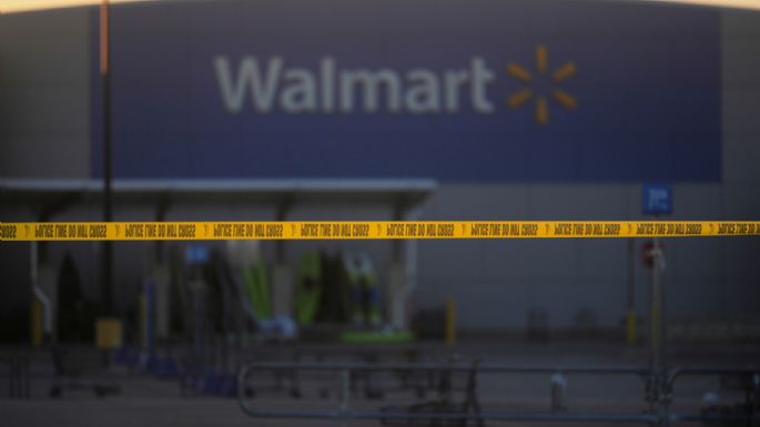 Detienen a un hombre acusado de apuñalar a 11 personas en un Walmart