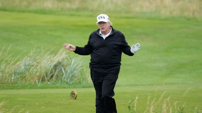 Trump entra a reunión con la UE y advierte que aranceles no bajarán del 15%