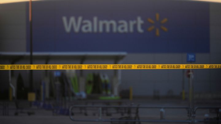 Detienen a un hombre acusado de apuñalar a 11 personas en un Walmart
