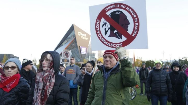 Trump exige a Commanders retomar el nombre de Redskins; expertos lo consideran “racial y despectivo”