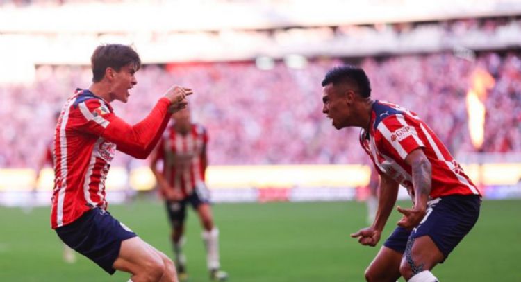 Doblete de Armando González impulsa la victoria 4-3 de Chivas sobre San Luis