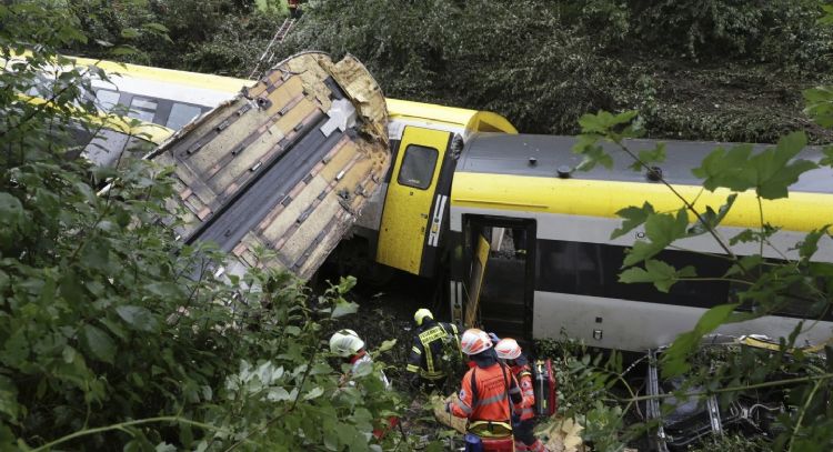 Al menos tres muertos y otros heridos en un descarrilamiento de tren en el sur de Alemania