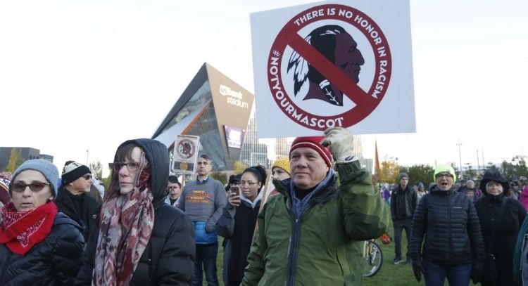 Trump exige a Commanders retomar el nombre de Redskins; expertos lo consideran “racial y despectivo”