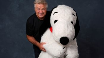 Alec Baldwin habla de su amor por "Peanuts" y los efectos "inmensurables" tras juicio por homicidio