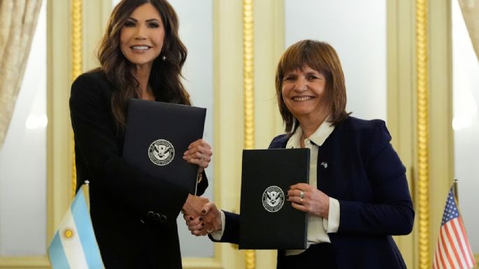 Guiño de Trump a Milei: negocian eliminar el requisito de visa para turistas argentinos en EU