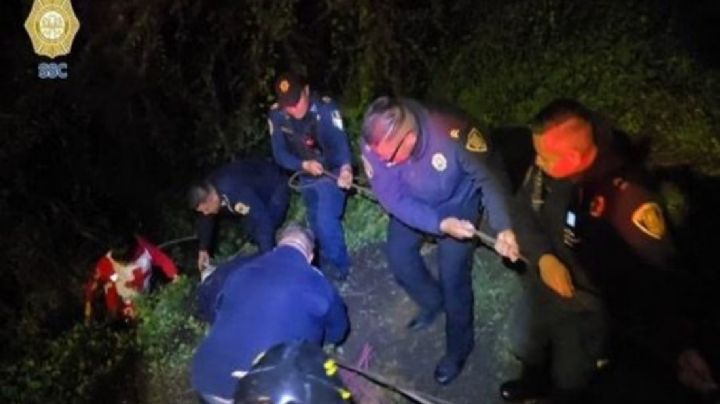 Rescatan a cuatro jóvenes que cayeron en barranco del Bosque de Chapultepec