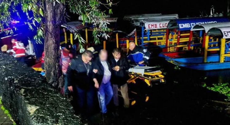 Treinta personas se quedan varadas en una trajinera en Xochimilco (Video)