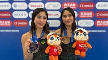 Gemelas de 14 años hacen historia con medalla de bronce en el Mundial de Deportes Acuáticos