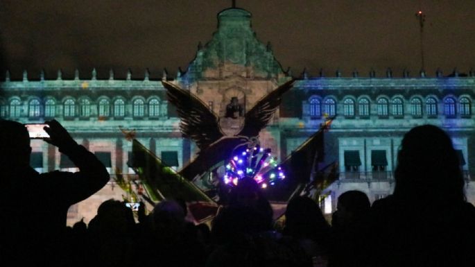 “Memoria Luminosa” reunió a 1.5 millones de personas; esculturas monumentales seguirán en el Zócalo
