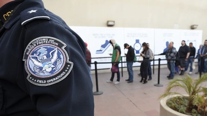 Dos agentes aduaneros se declaran culpables de permitir ingreso de drogas a EU desde México