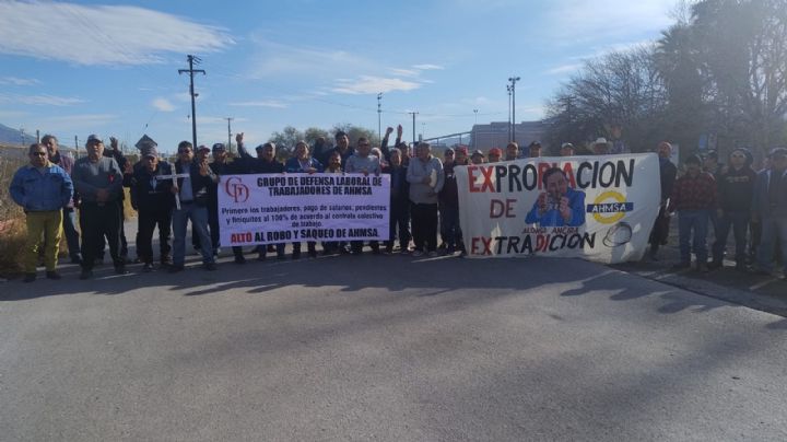 Obreros de AHMSA bloquean puertas para evitar la extracción de maquinaria