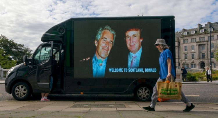Mayoría de estadunidenses reprueba a Trump por manejo del caso Jeffrey Epstein