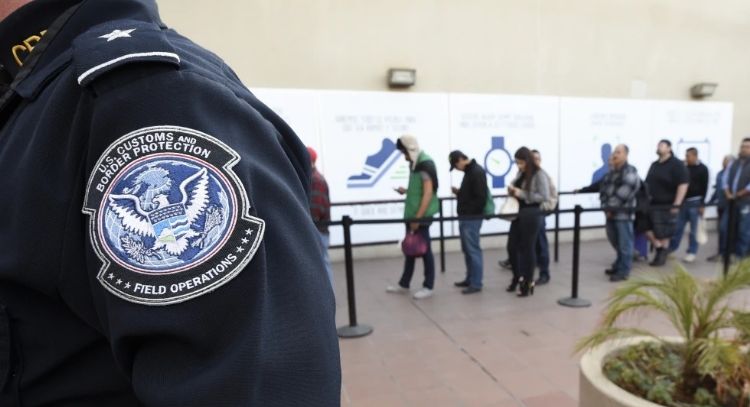 Dos agentes aduaneros se declaran culpables de permitir ingreso de drogas a EU desde México