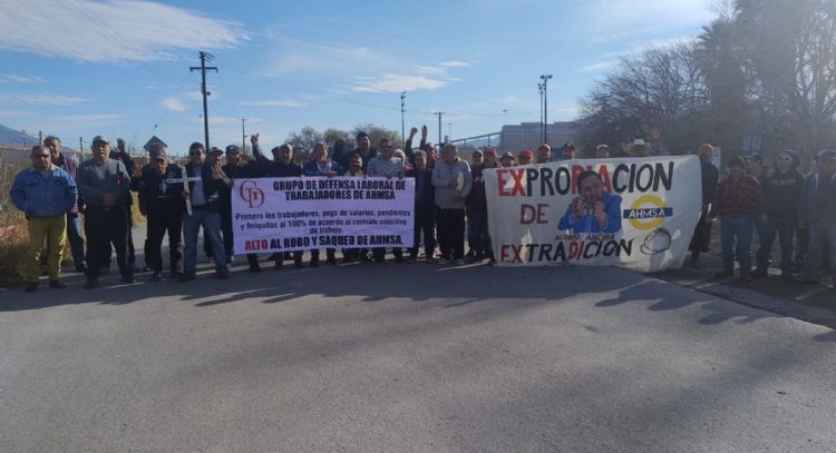 Obreros de AHMSA bloquean puertas para evitar la extracción de maquinaria